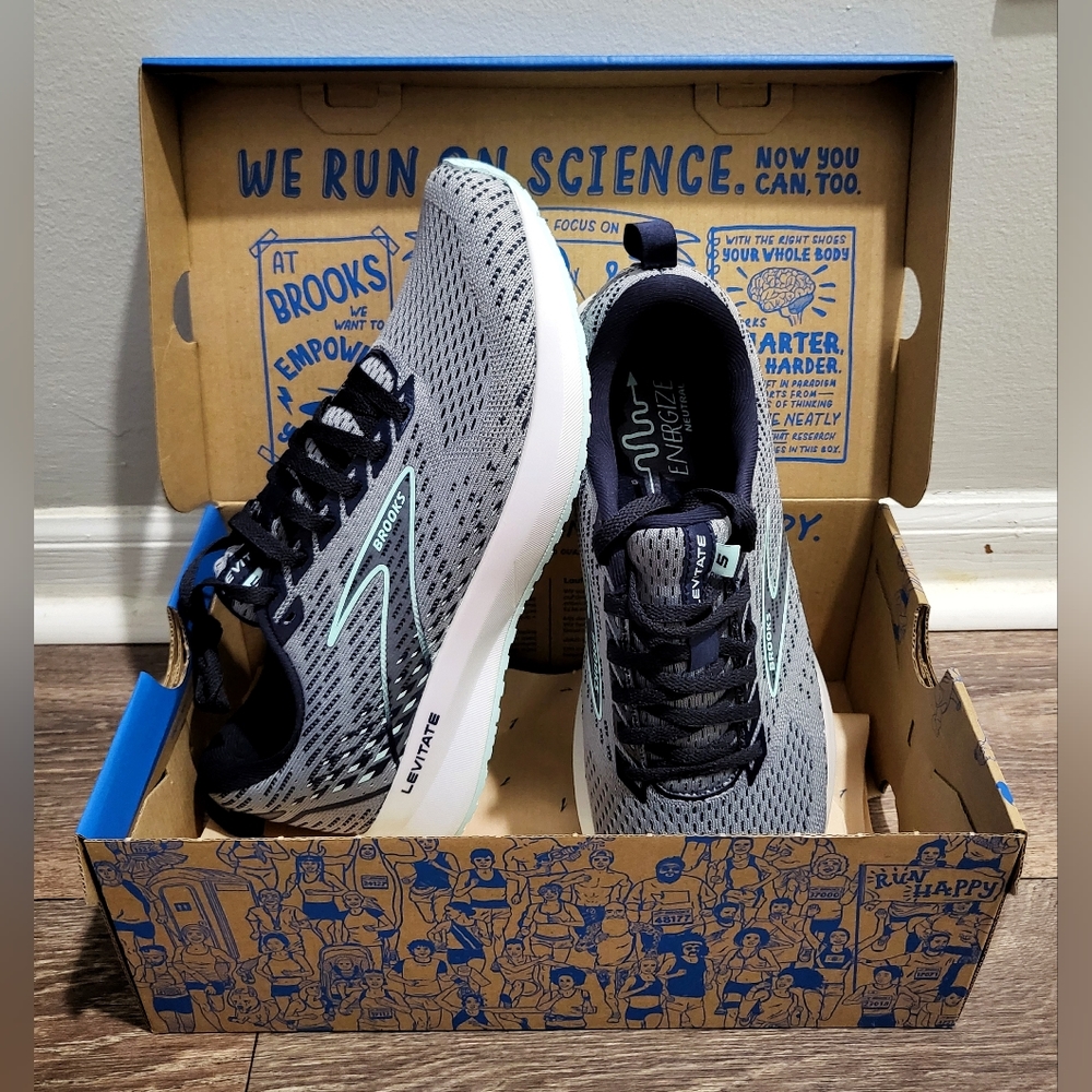 NEVER WORN Brooks Levitate 5